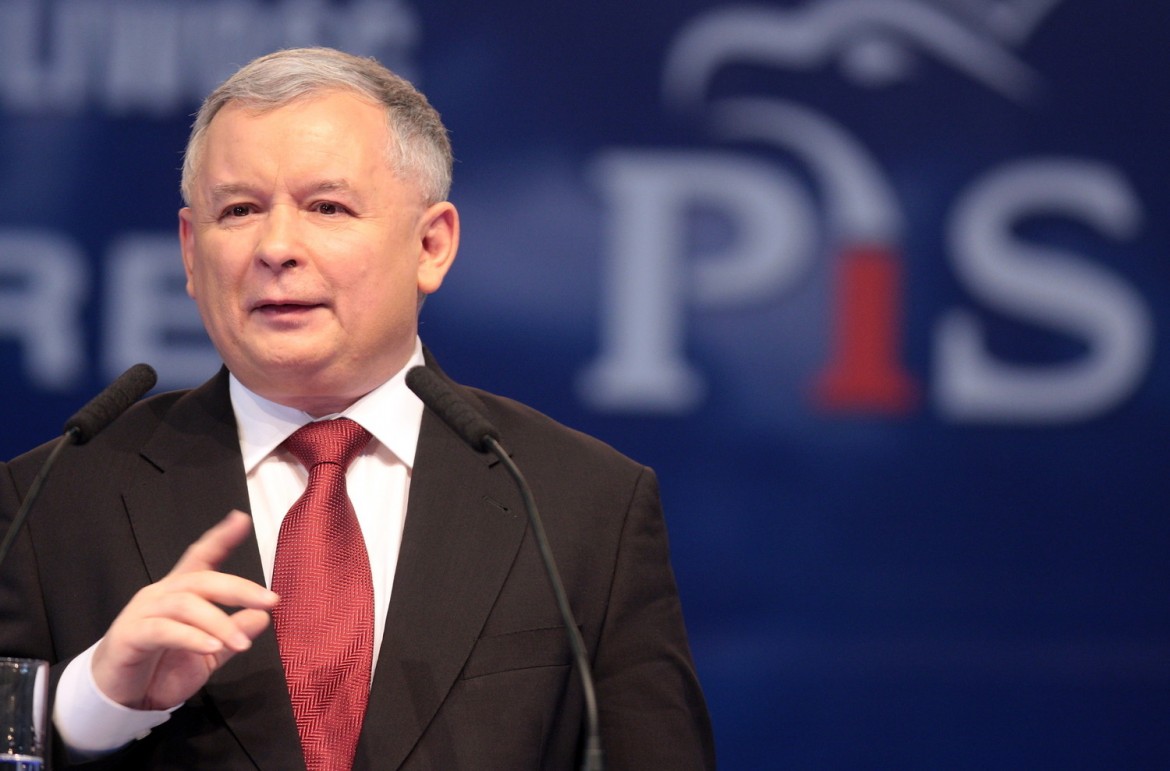 Kaczynski cede, presidenziali rinviate in estate