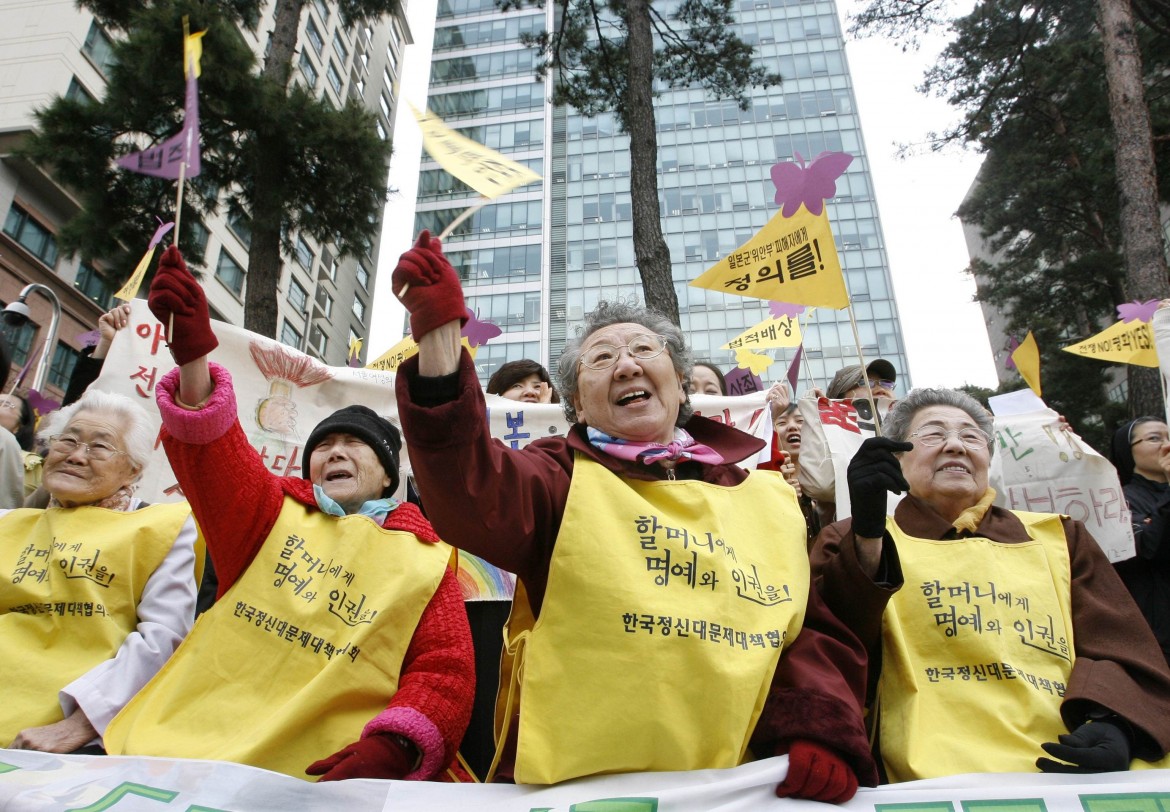 «Donne di conforto», le scuse di Tokyo a Seul