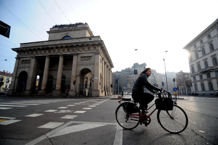 Milano, mezzo blocco non ferma lo smog