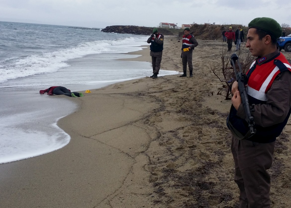 Il gelo turco e l’Egeo agitato non fermano i  migranti: 36 morti