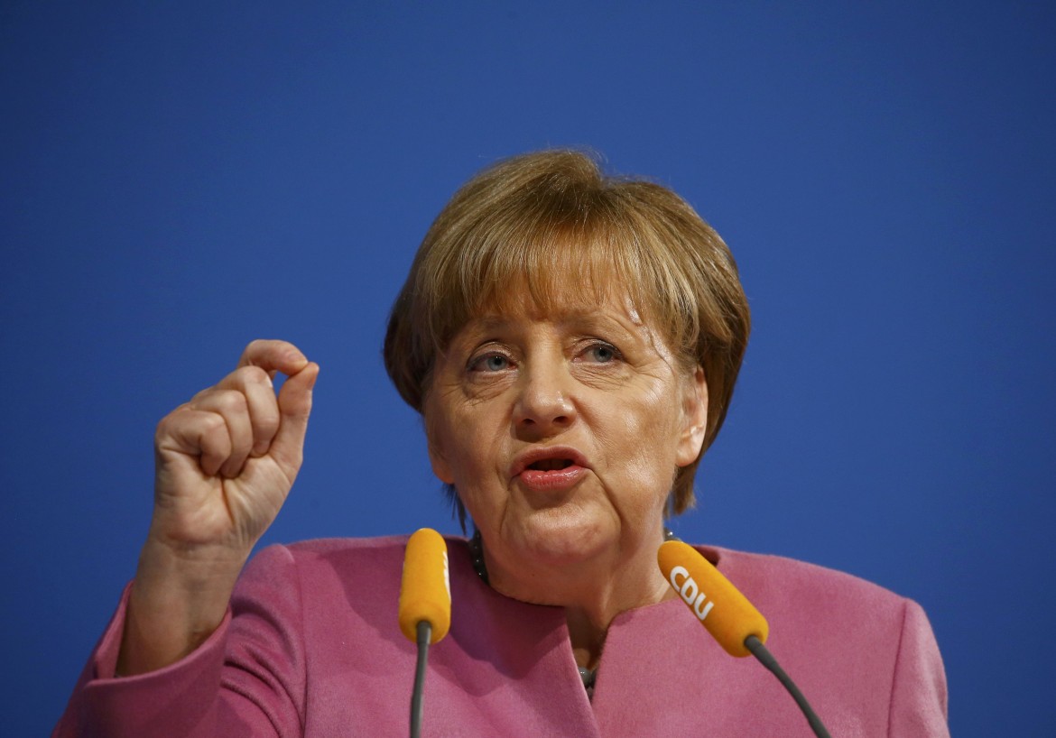 Merkel «triste», Steinmeier vuole «i colpevoli»