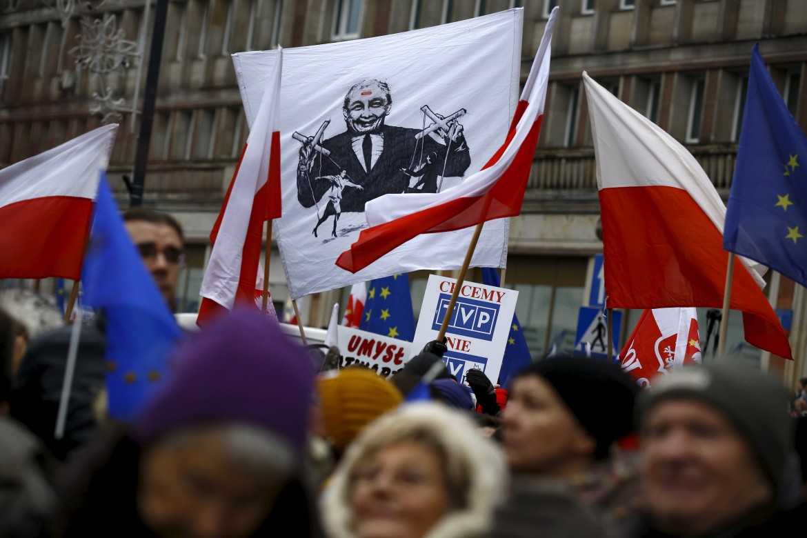 Legge bavaglio, si muove la Ue: «Varsavia spieghi»