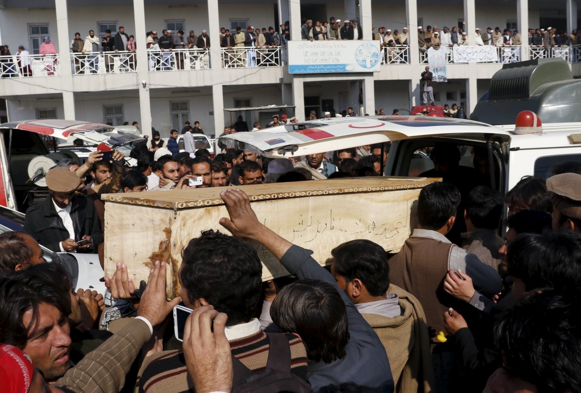 Pakistan, strage talebana all’università