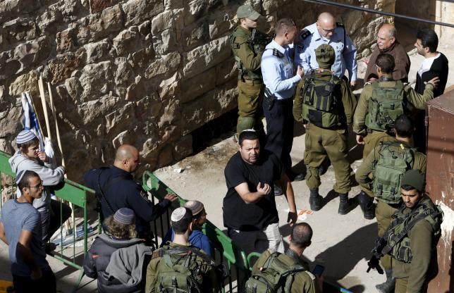 Hebron. Esercito caccia coloni ebrei da edifici occupati, destra in rivolta