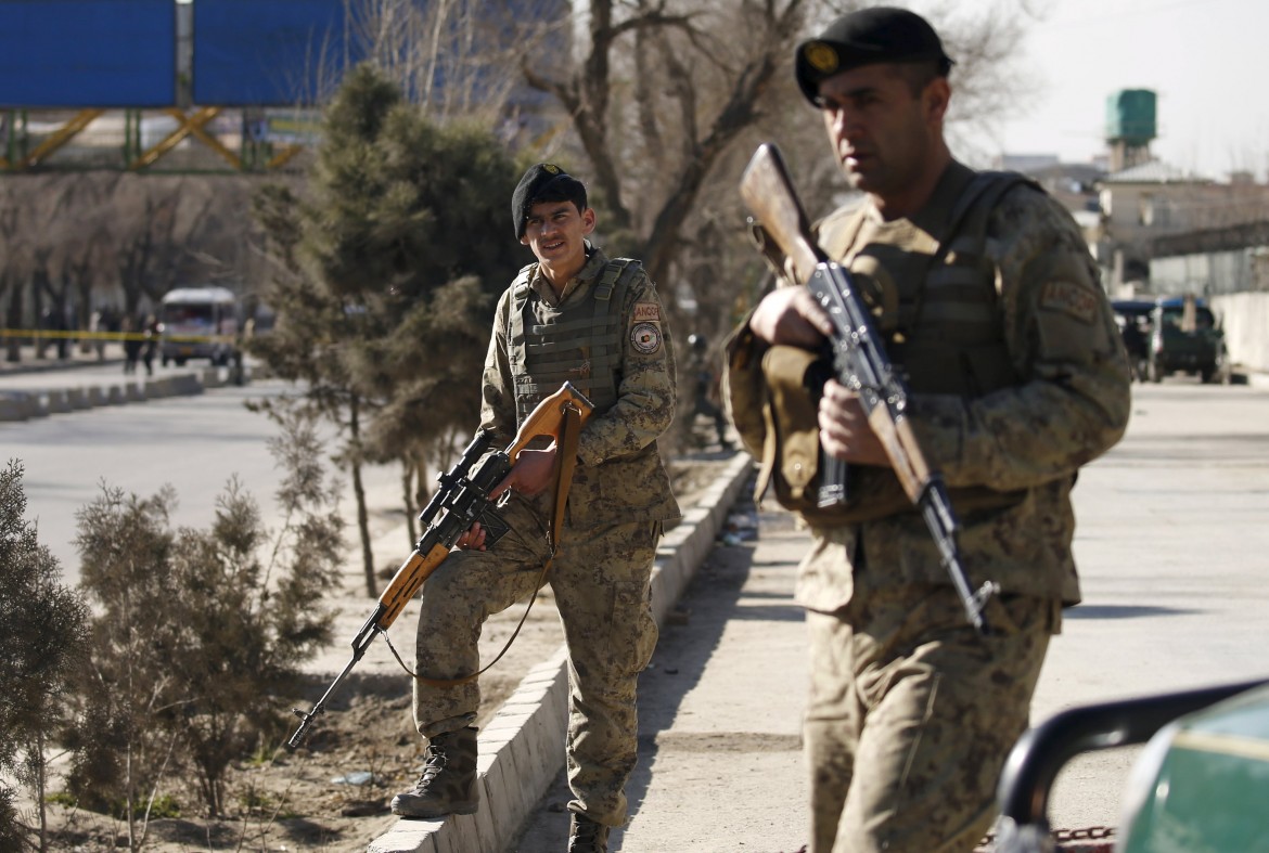 Negoziato sospeso, torna il Grande Gioco, talebani fuori e Daesh all’offensiva