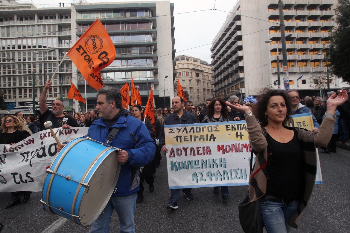Creditori alla porta e scioperi. Tsipras sotto il tiro incrociato