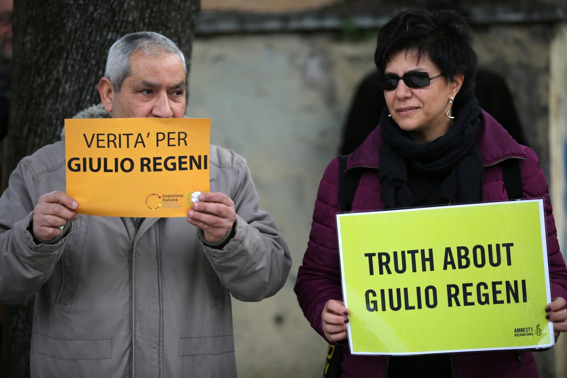 Giulio Regeni, rinviati i risultati dell’autopsia italiana. E l’Egitto preannuncia l’ultimo depistaggio
