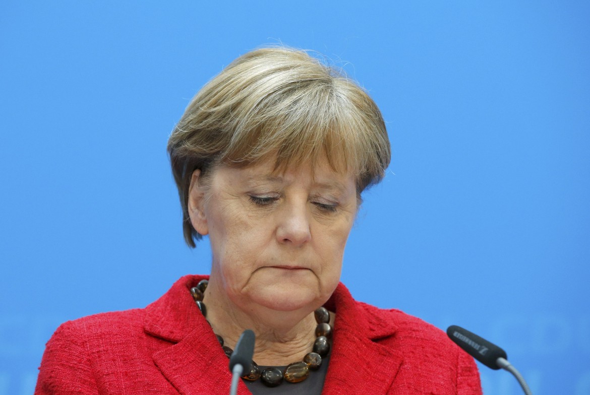 Amici e nemici, tutti contro Merkel