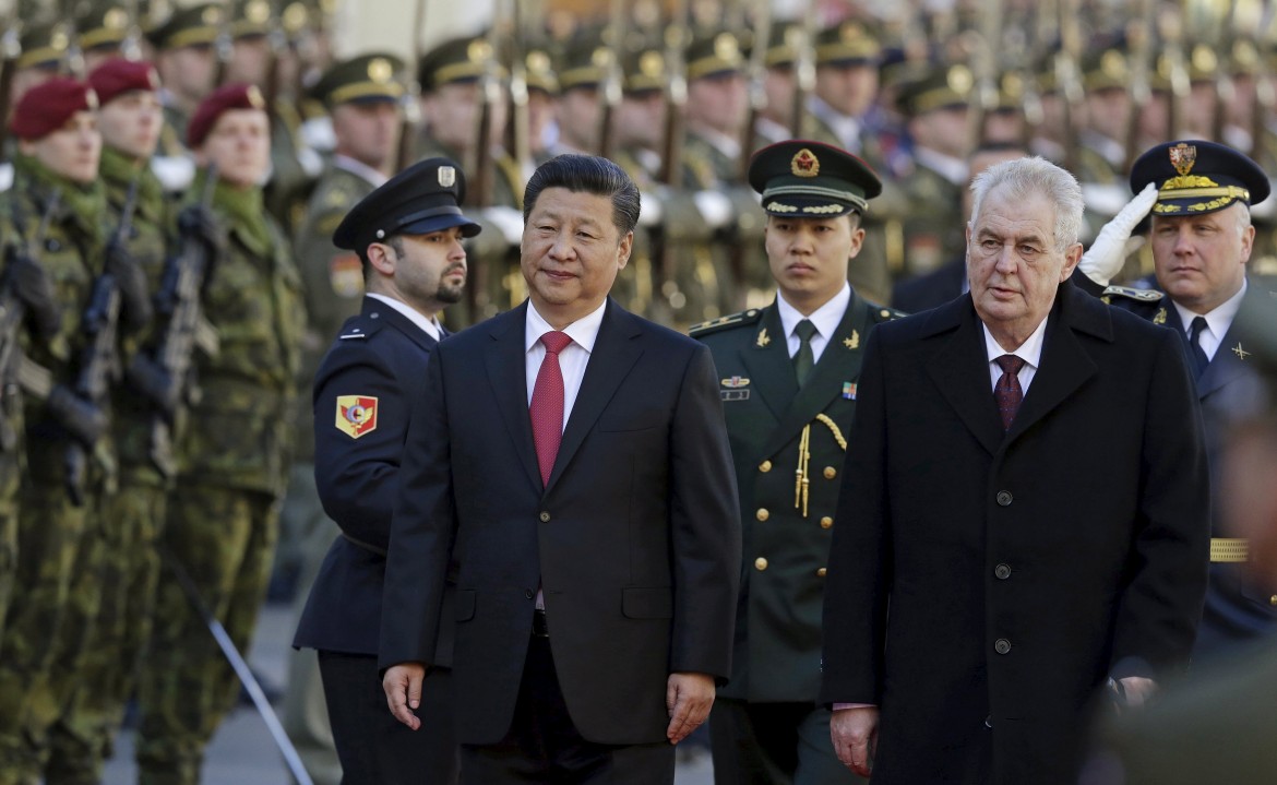 Xi Jinping a Praga, accordi investimenti e soft power
