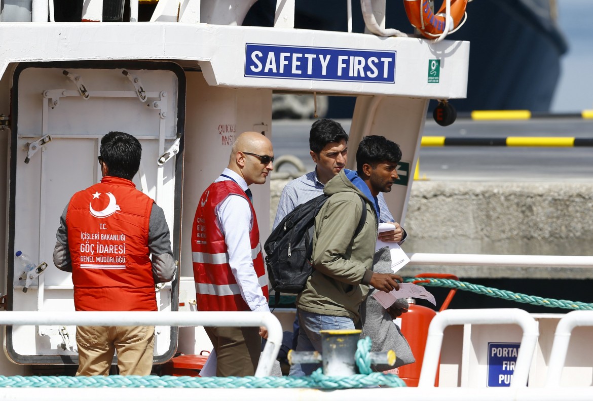 Via al piano Ue-Turchia, respinti 200 migranti