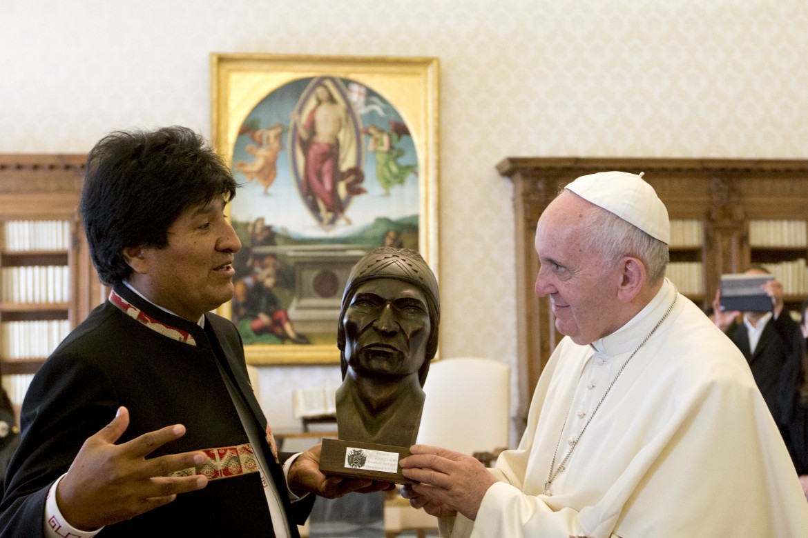 Vaticano, Morales regala tè di coca al papa