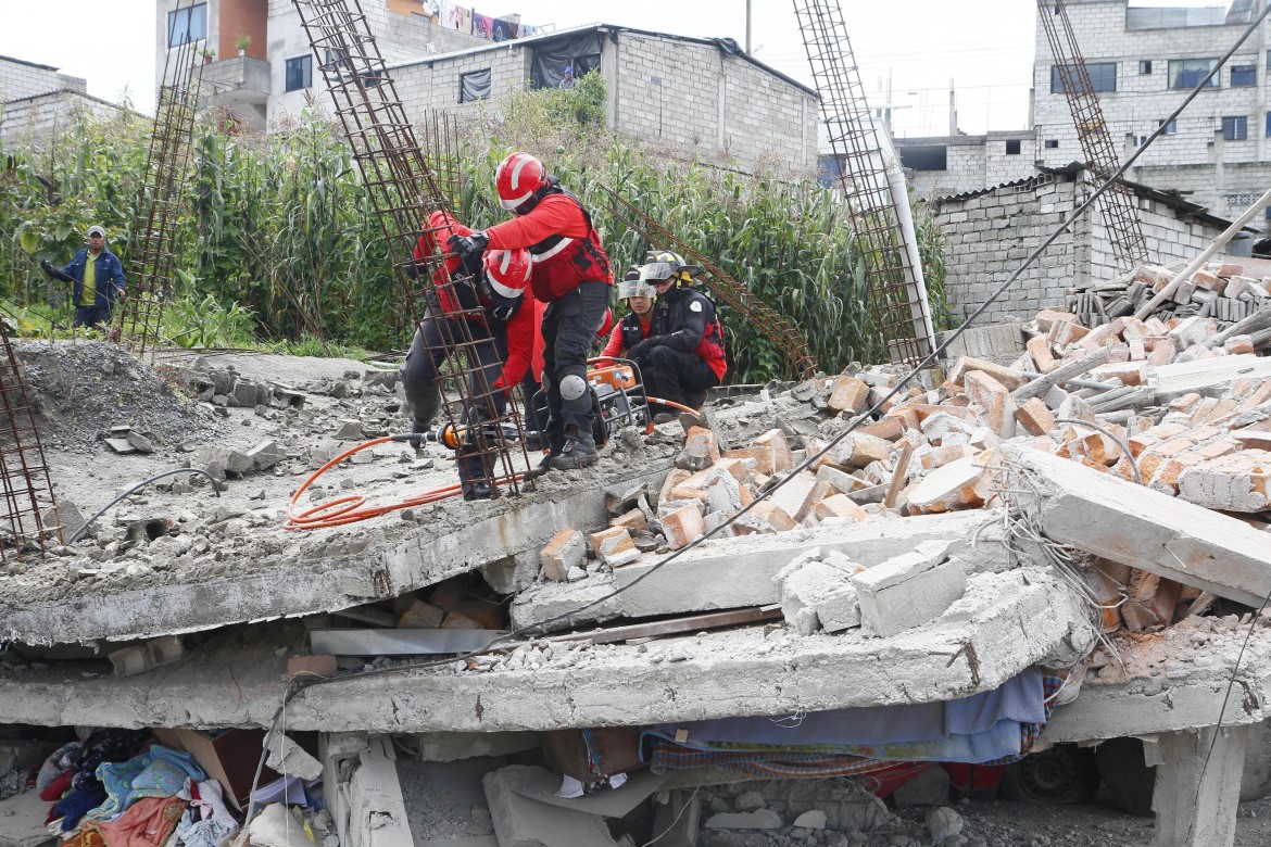 Ecuador, un minuto di terremoto fatale