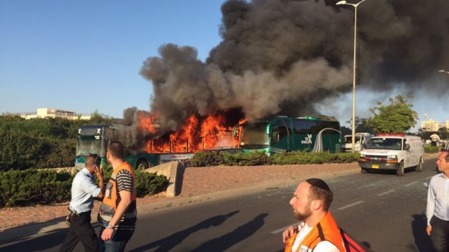 Esplosione su un bus israeliano, 21 feriti