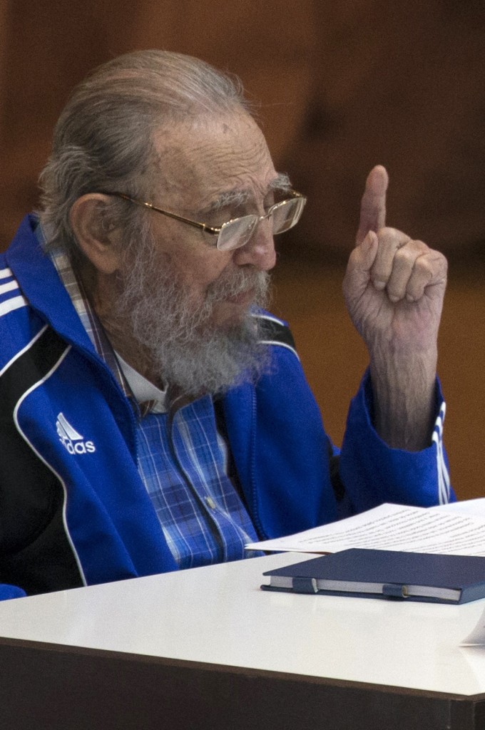 Fidel: «La specie umana rischia di scomparire come i dinosauri»