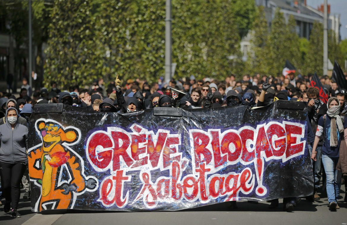 «On bloque tout»: ferrovie e metro bloccate contro la riforma del lavoro di Hollande