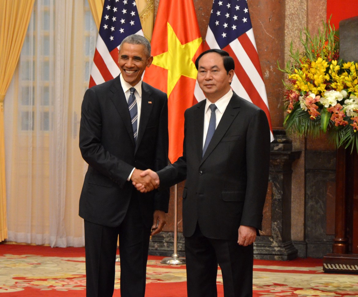 Obama ad Hanoi, fine dell’embargo sulle armi