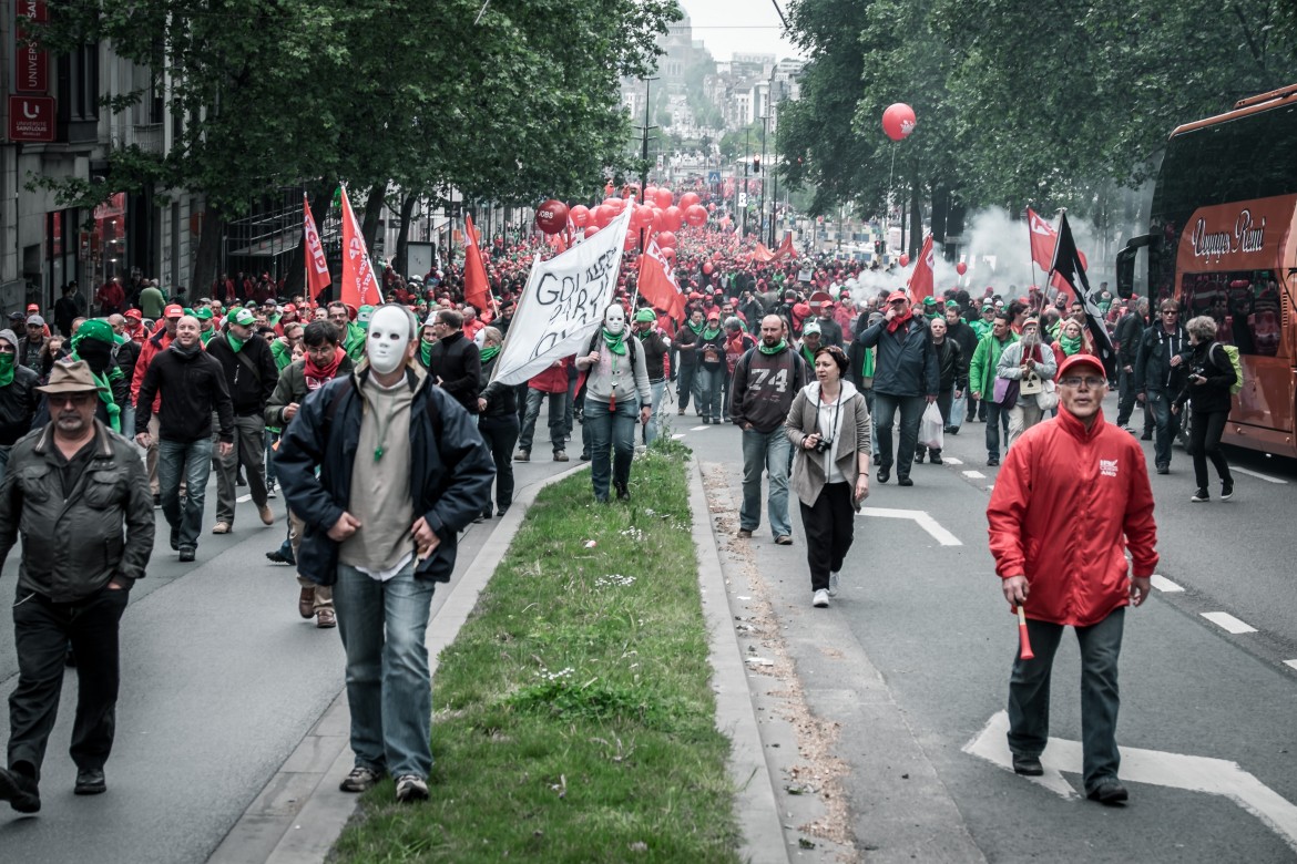 Lavoro, Bruxelles insorge contro la legge «alla francese»