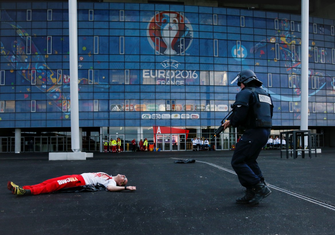 Jihad o ultras, il gioco si fa duro. Teste di cuoio per Euro 2016