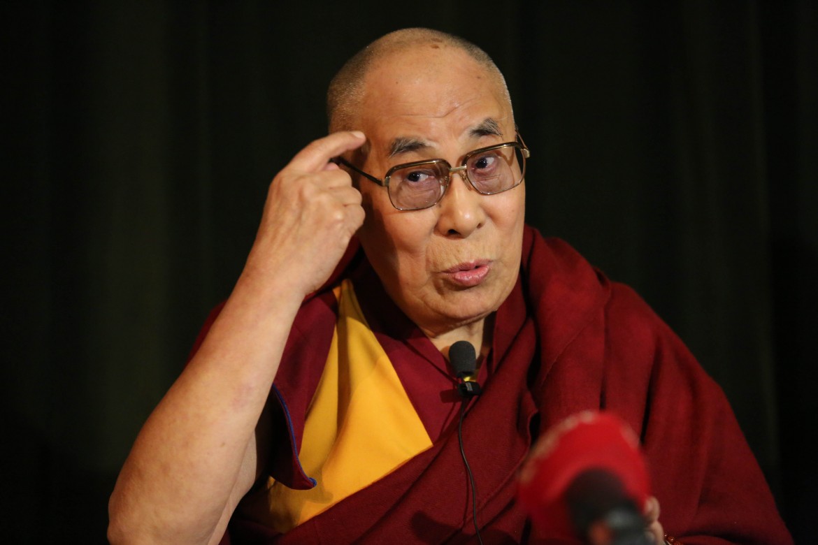 Dalai Lama: «Troppi profughi, la Germania rischia di diventare araba»