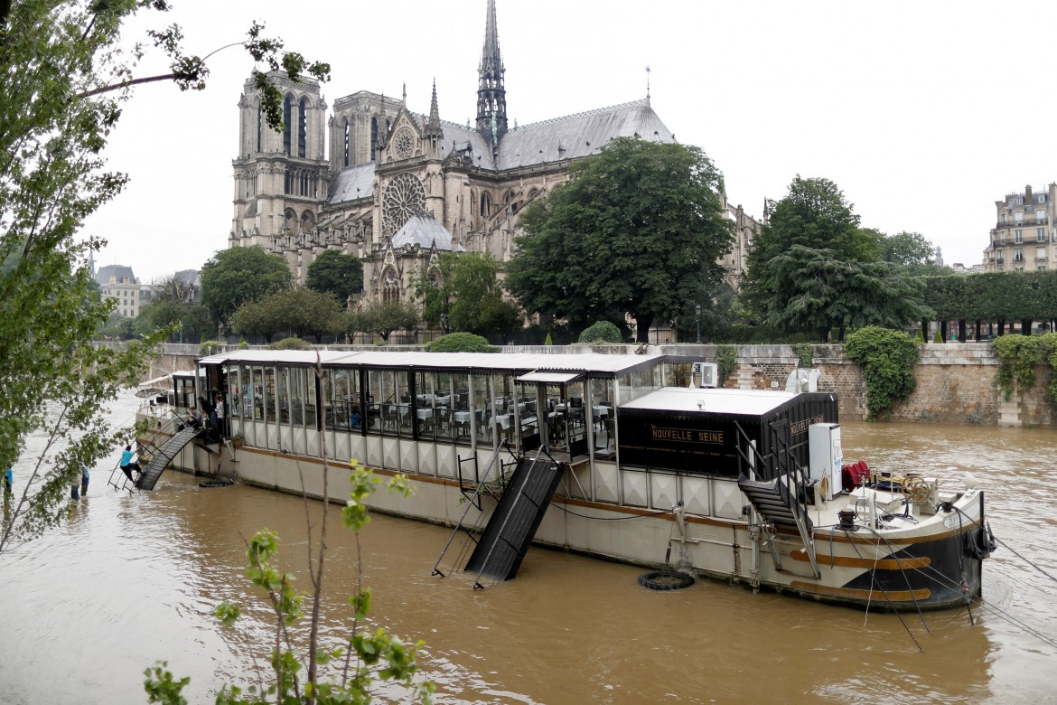 Stato calamità in Francia e Germania, 7 morti e Louvre chiuso