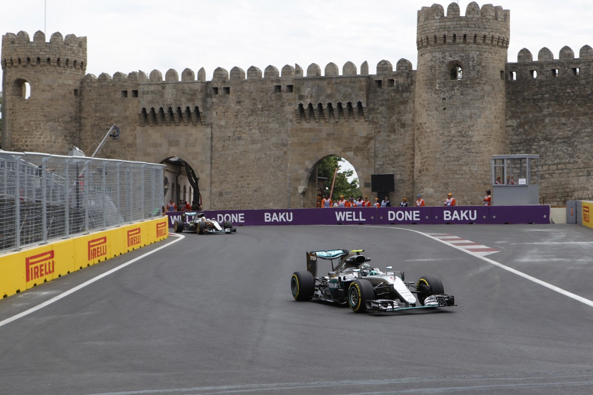 F1 a Baku, corsa a ostacoli