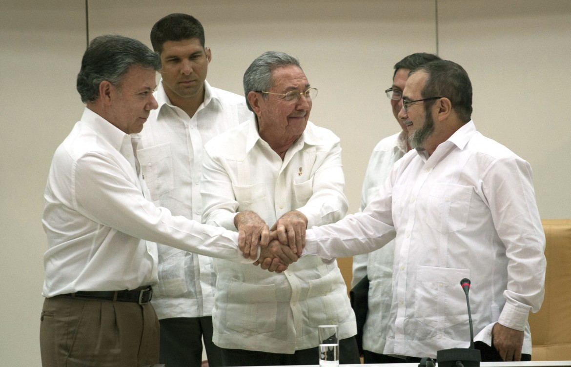 Storico accordo di pace tra governo colombiano e guerriglia