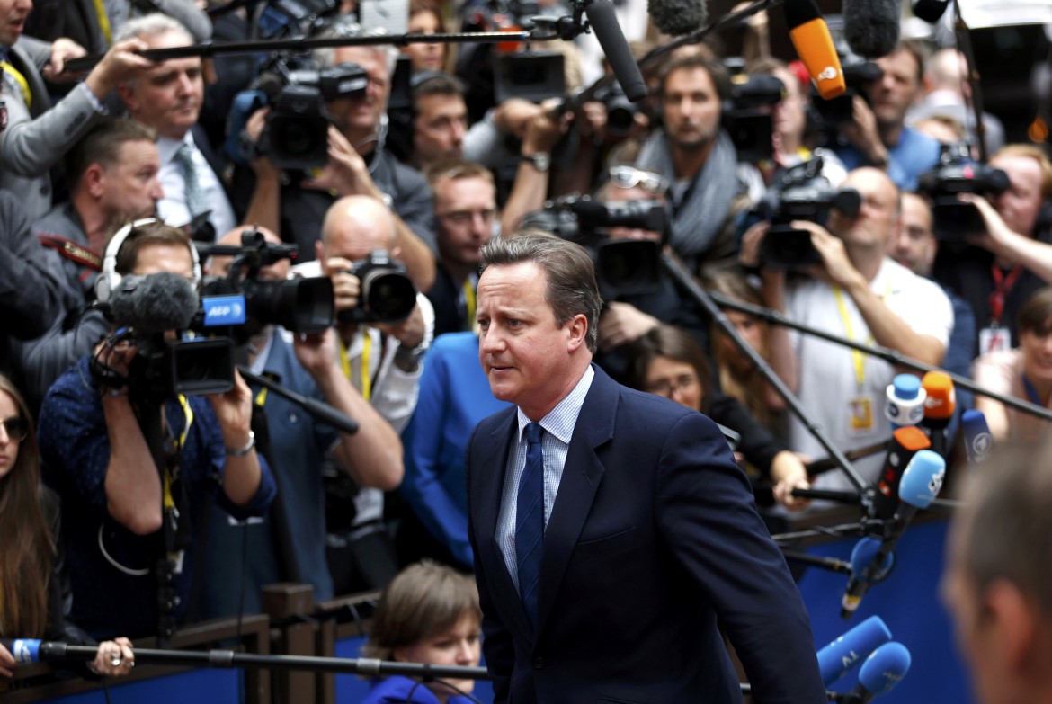 Cameron si dimette anche da deputato, addio politica