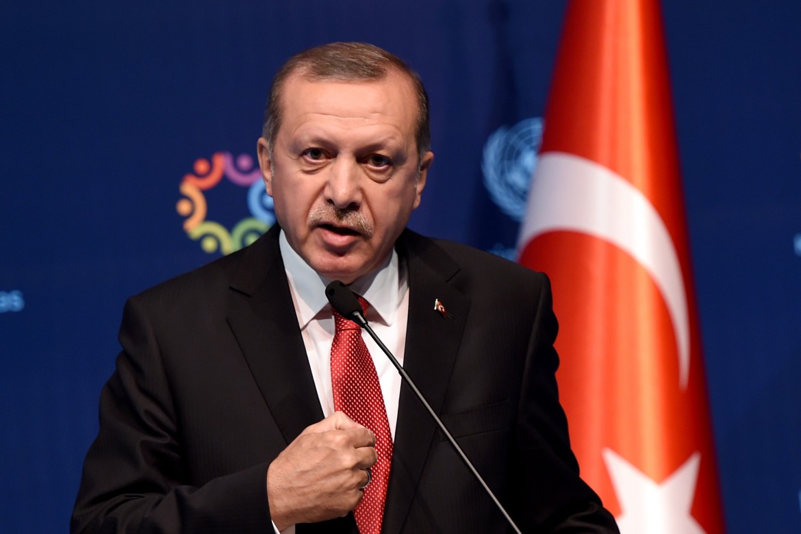 Ankara alle strette: ondata di arresti e raid contro l’Isis