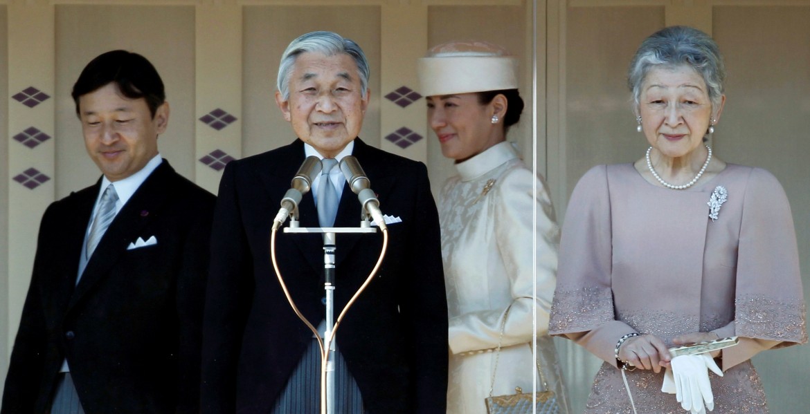 Il parlamento vota la legge: ora l’imperatore Akihito può abdicare