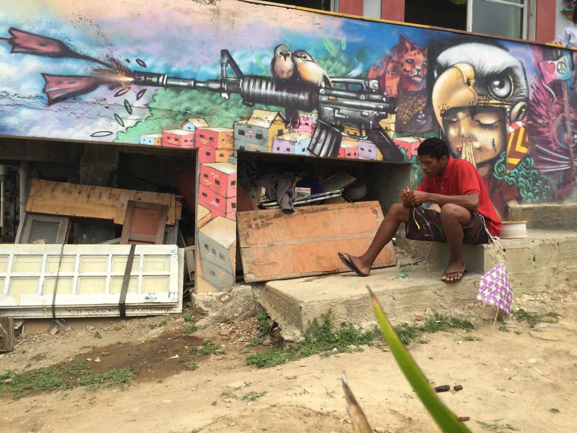 Basta sparatorie nelle favelas