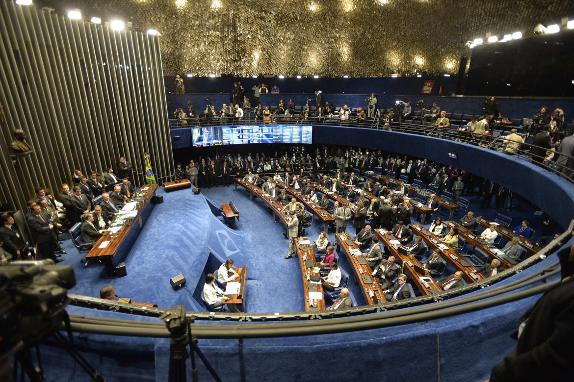 Il Senato a Rousseff, di nuovo pollice verso