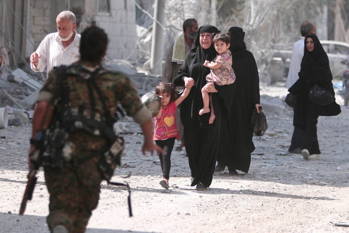 Manbij ai turchi. Amnesty: «A Raqqa stragi di civili»