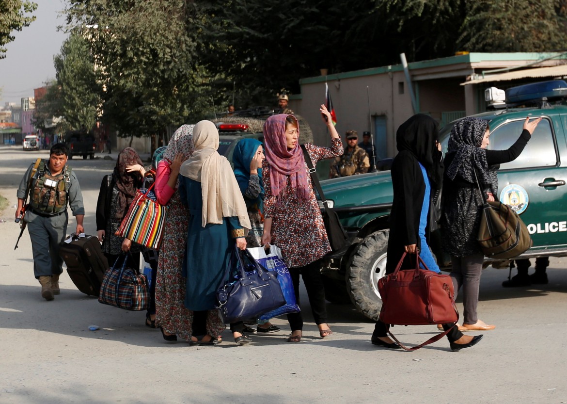 Tra Kabul e Islamabad è «guerra delle sim»