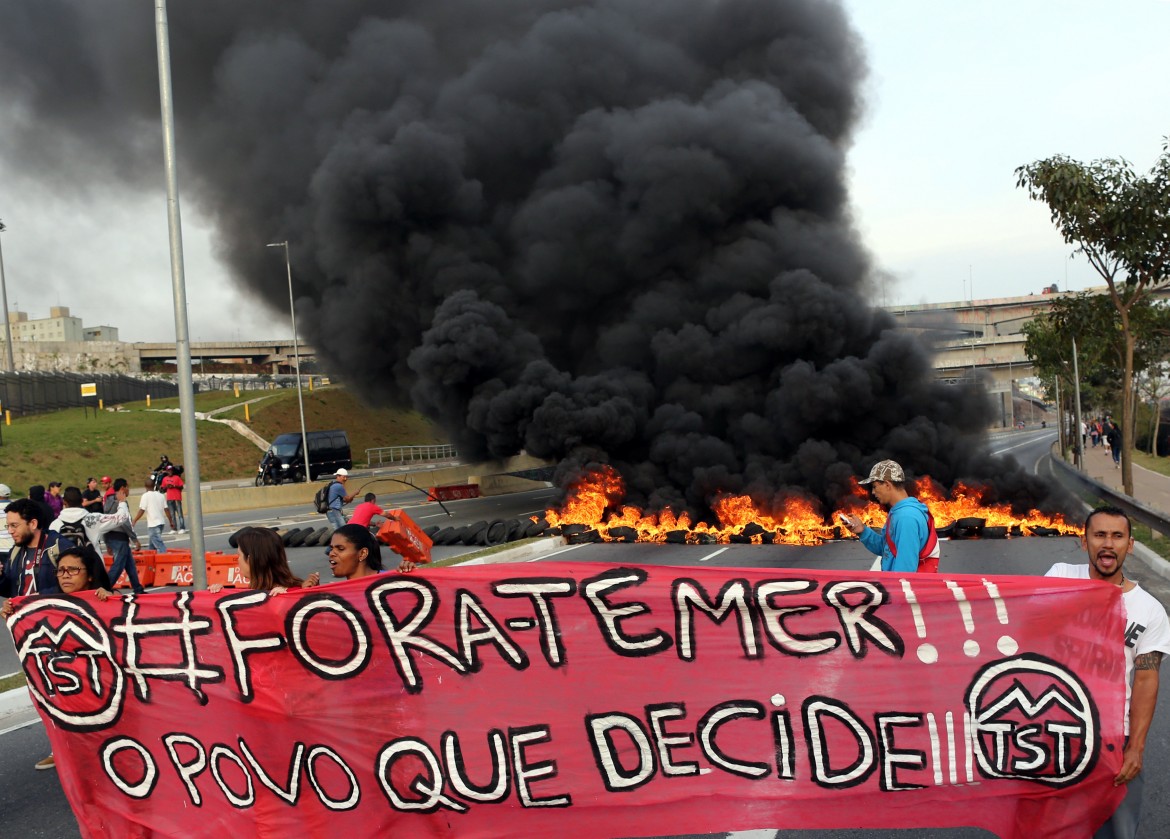 Brasile, sciopero a oltranza dei bancari