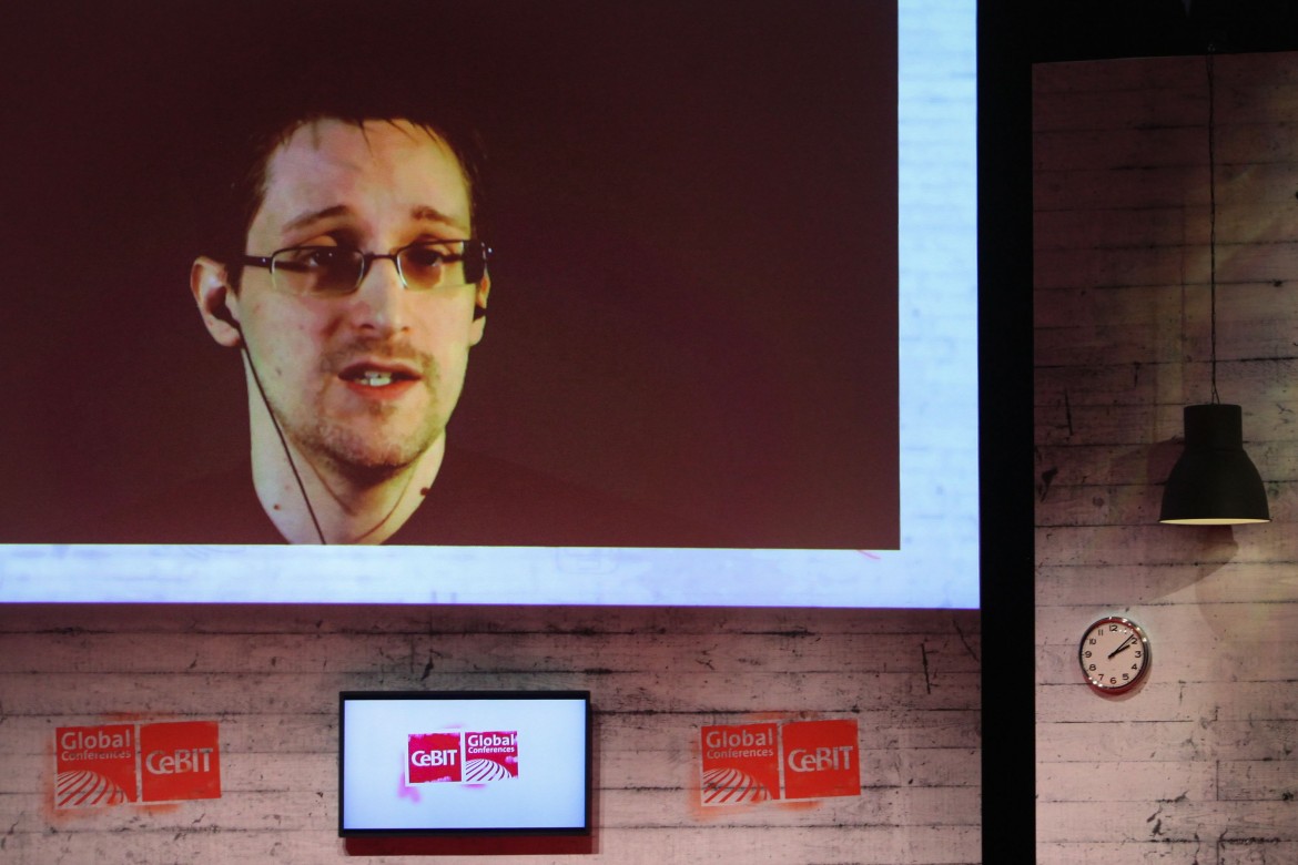 Snowden attacca Mosca e Londra
