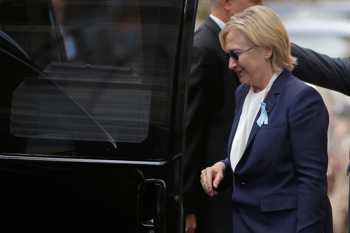 «Polmonite», Hillary sospende la campagna