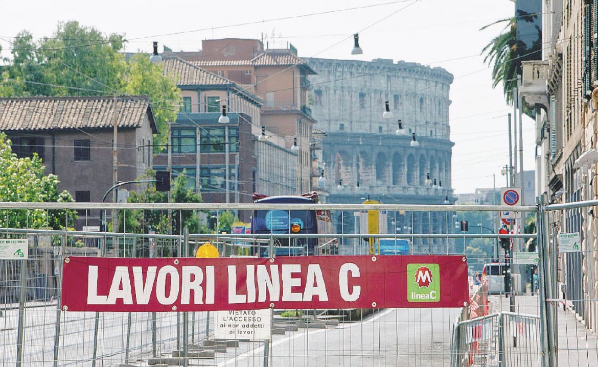 Raggi rilancia la sfida a Renzi: «Patto per Roma capitale»