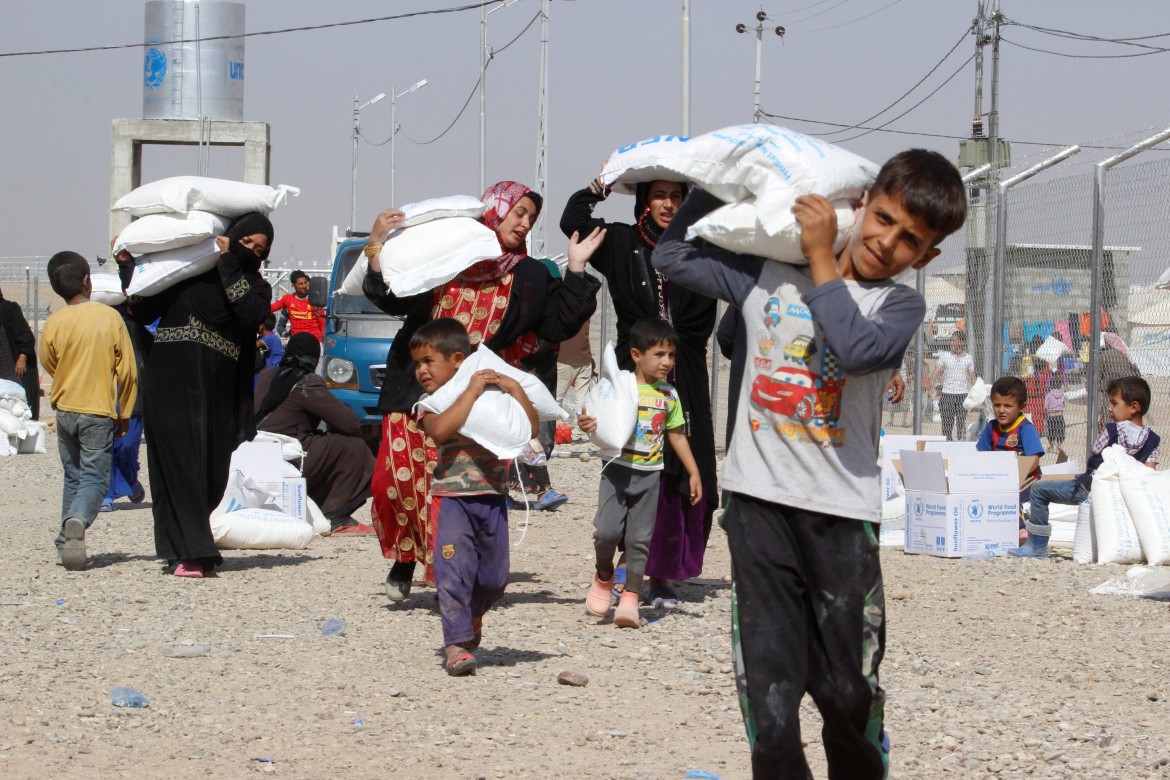 In fuga da Mosul: islamisti e civili verso la Siria