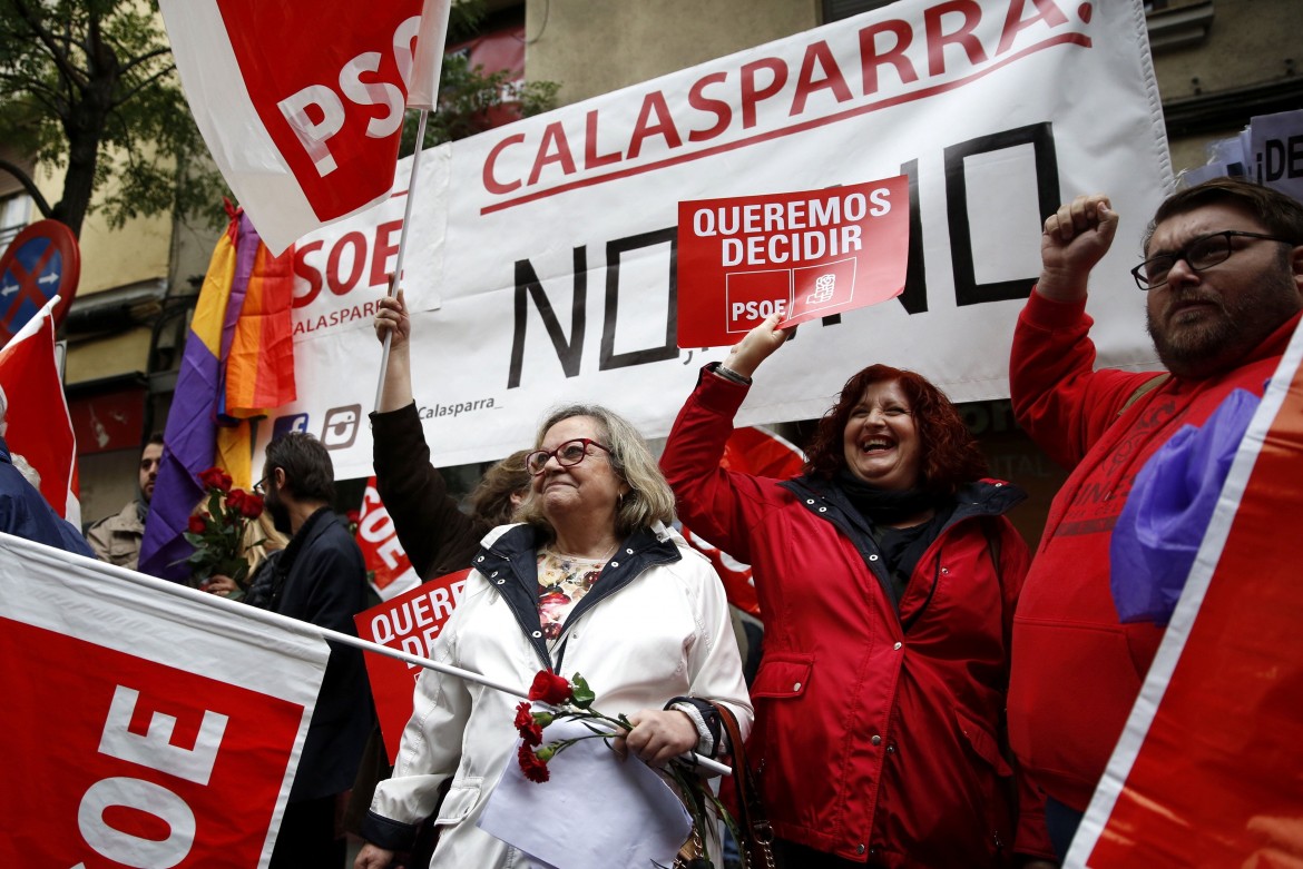 Il sostegno a Rajoy spacca il Psoe. Socialisti catalani e delle Baleari contrari