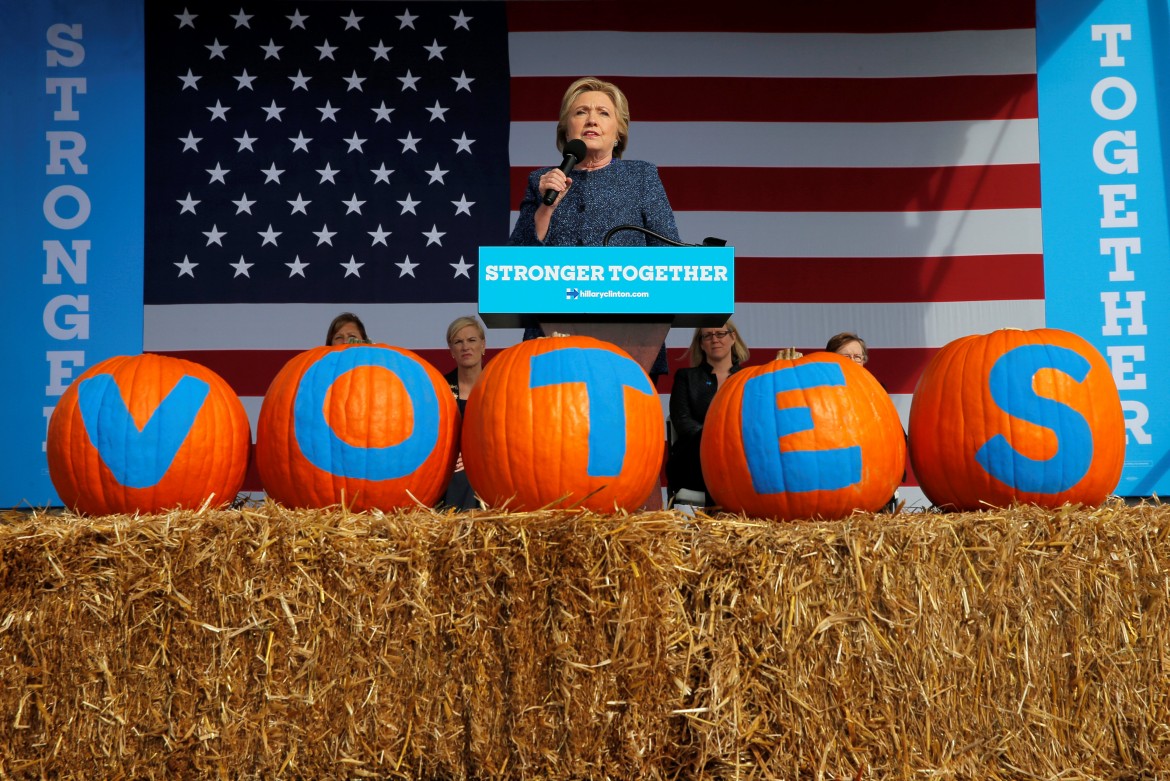 Dolcetto o scherzetto: Halloween mostruosa per Hillary Clinton