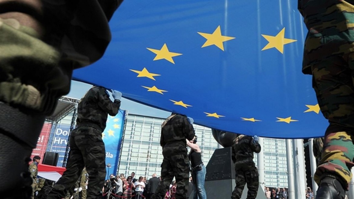 Bruxelles, primo sì alla difesa europea