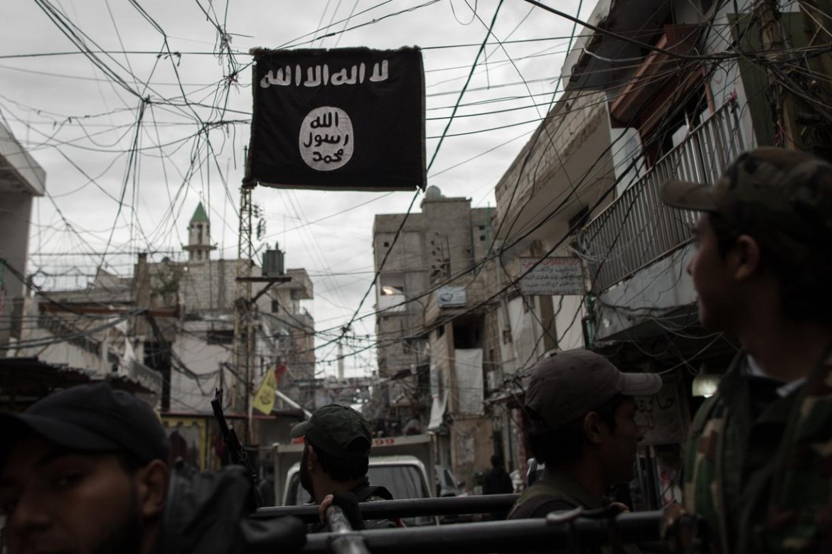 Ex miliziano Isis uccide 4 guardie e poi si fa esplodere a Tripoli