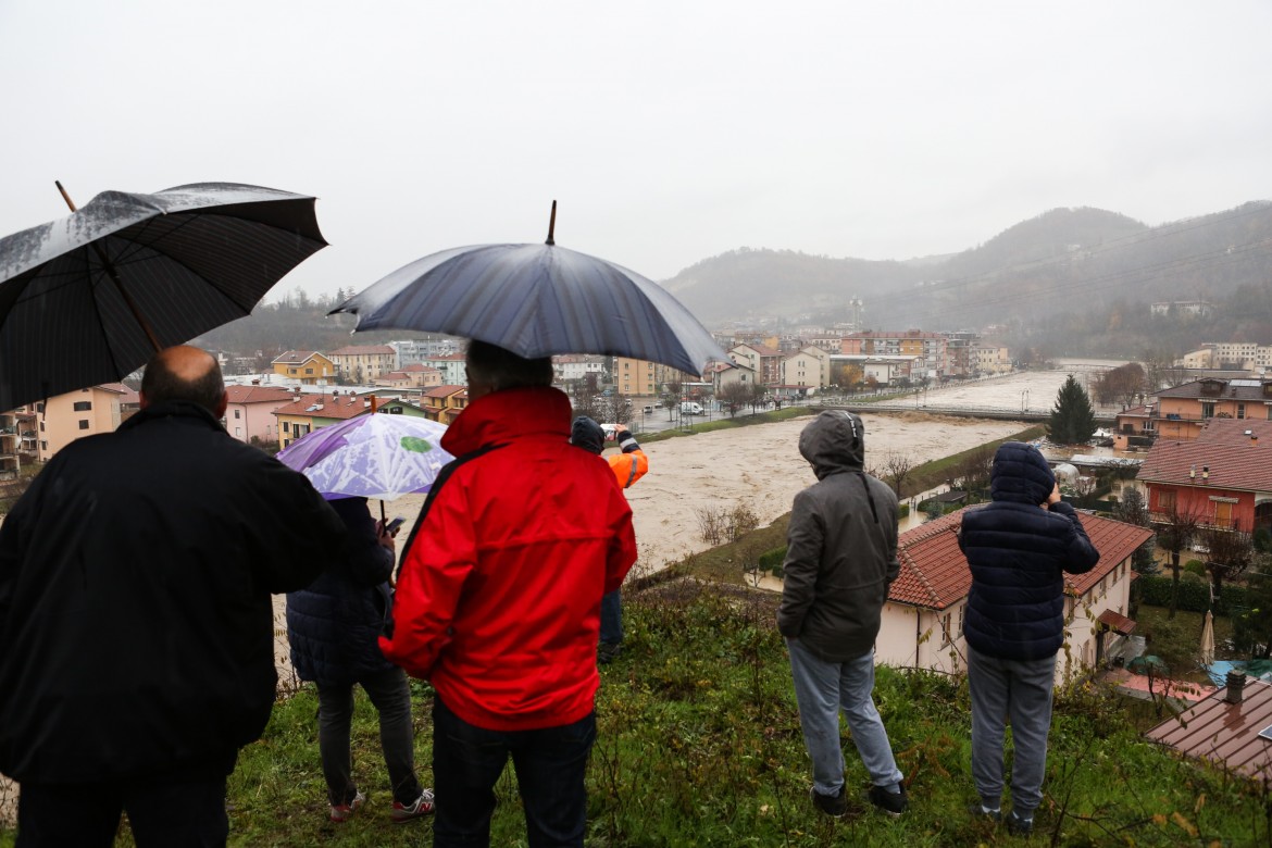 Piemonte e Liguria sott’acqua, paura per l’esondazione del Tanaro