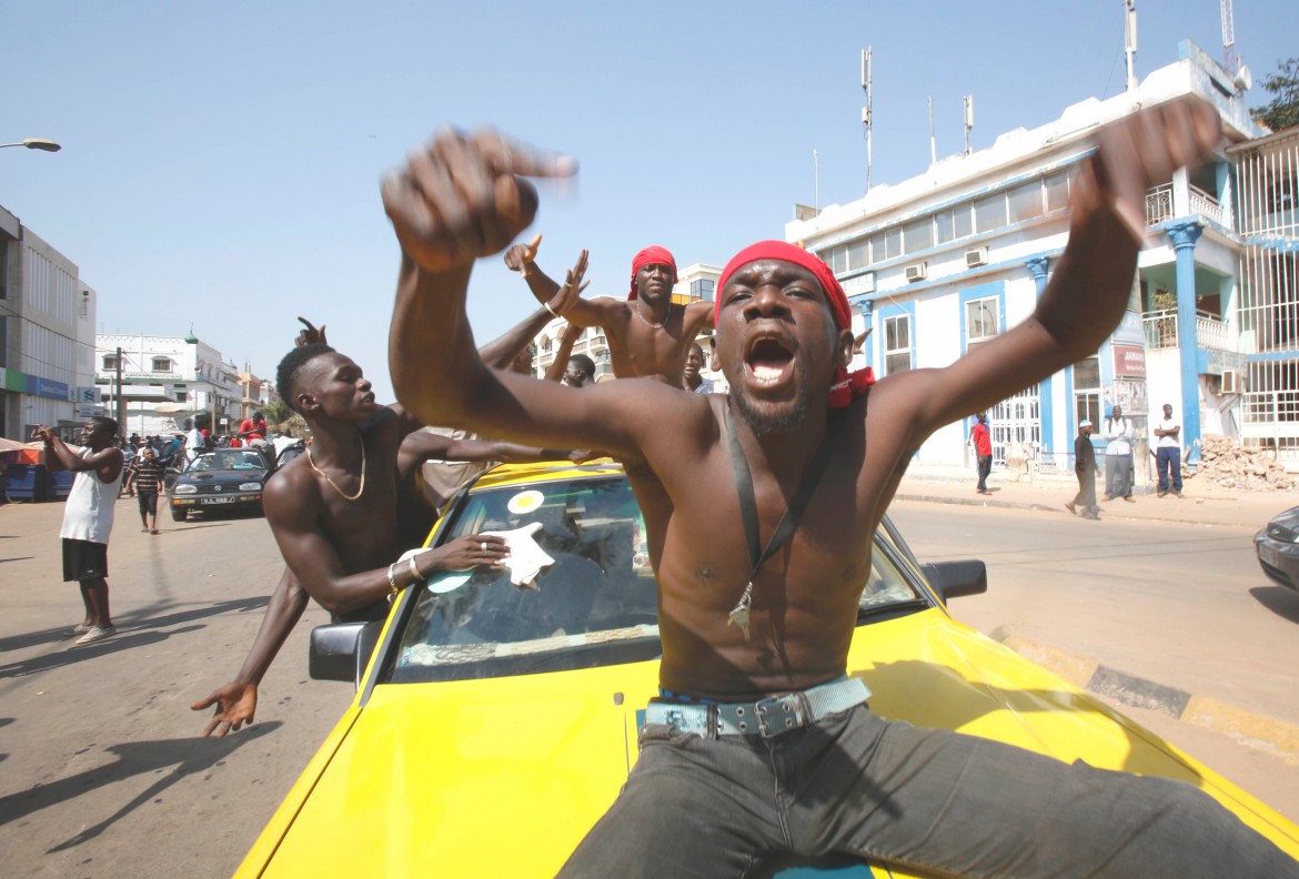 Gambia, la festa e le incognite