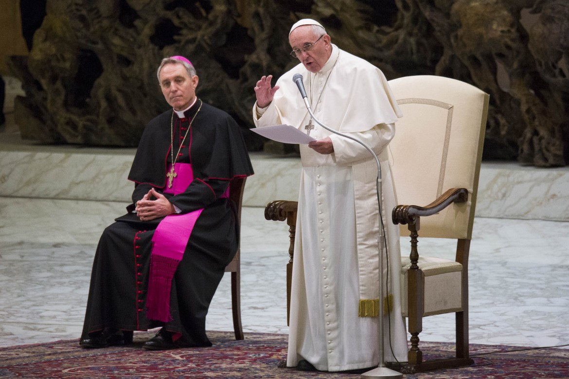 «Menti distorte», il papa striglia la Curia romana