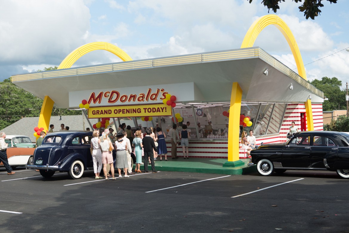 Il sogno americano  in una emme gialla di hamburger e patatine