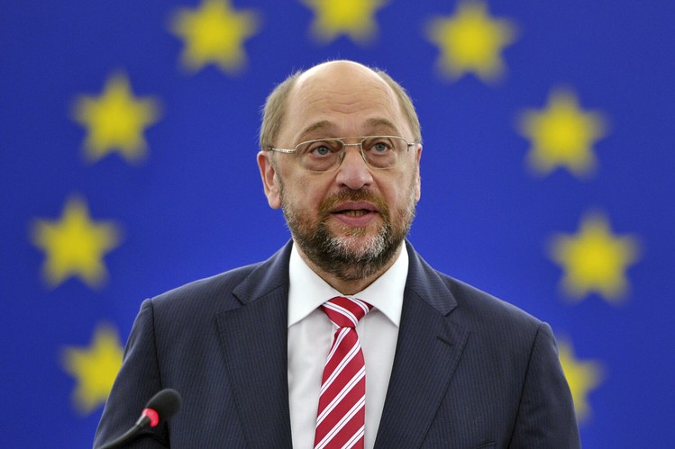 Spd, Schulz succede a Gabriel per sfidare Angela Merkel