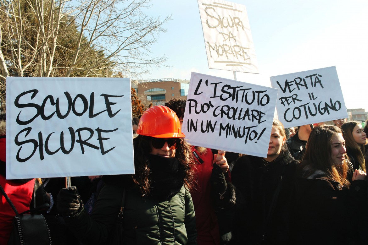 La scuola è «vulnerabile», 1200 studenti in sciopero a L’Aquila