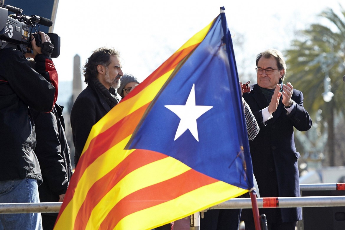 Mas a processo, ma è un trionfo per gli indipendentisti catalani