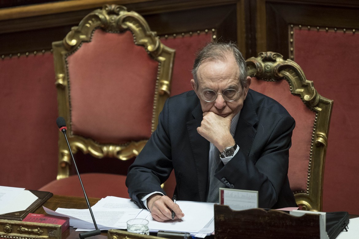 La Ue rimanda l’Italia: «Squilibri eccessivi, riforme rallentate»